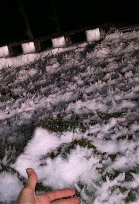 Neve acumulou na estrada que leva ao Morro da Igreja - Foto: Mario - Via São Joaquim Online