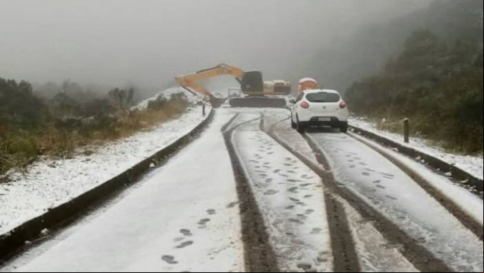 Registro da neve em Mundo Novo e Morro da Igreja, em Ubirici (SC) - Foto: Flávio Peron/Metsul