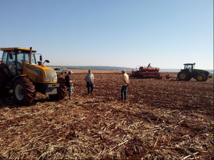 Imagem do dia - Início plantio de soja em Guadalupe (PY), na Estância Bom Sucesso. Envio de Rui Carlos Ferri